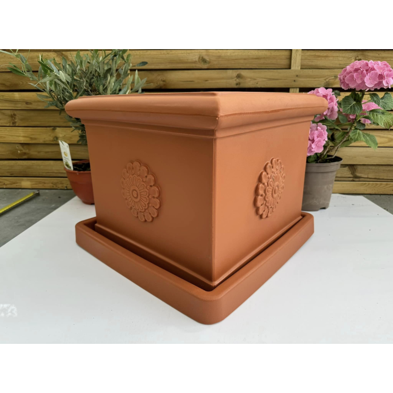 très jolis pots coupe deco carré modèle IDQ40TC avec sa soucoupe 42*42cm récupératrice d’eau