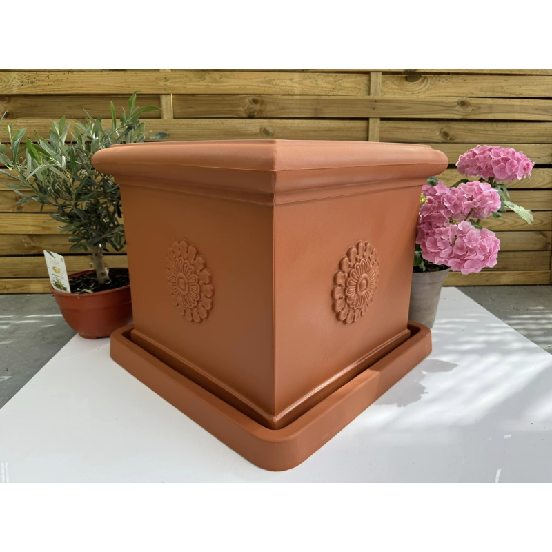 très jolis pots coupe deco carré modèle IDQ45TC avec sa soucoupe 49*49cm récupératrice d’eau