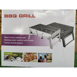 Préparez les beaux jours avec ce joli barbecue à charbon